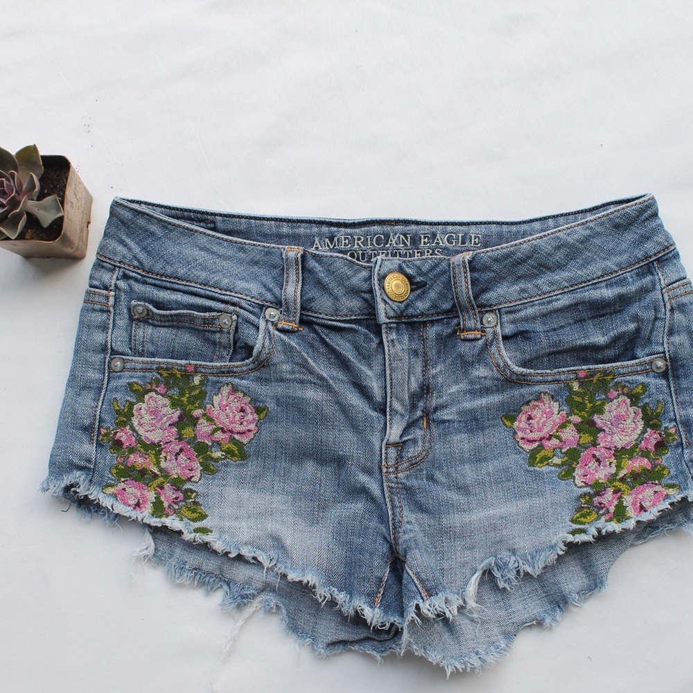 EMBROIDERED AMERICAN EAGLE JEAN SHORTS